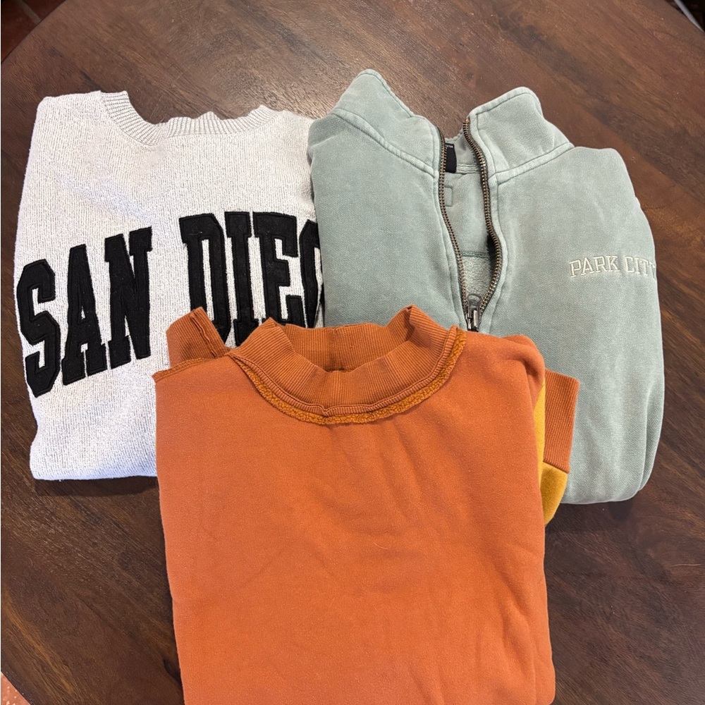 Women’s Size M Crewneck & Quarter-Zip Pullover Bundle - Orange, Light Gray, Sage